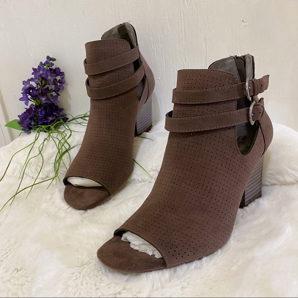 White Mountain SAGE Brown Peep Toe Booties
